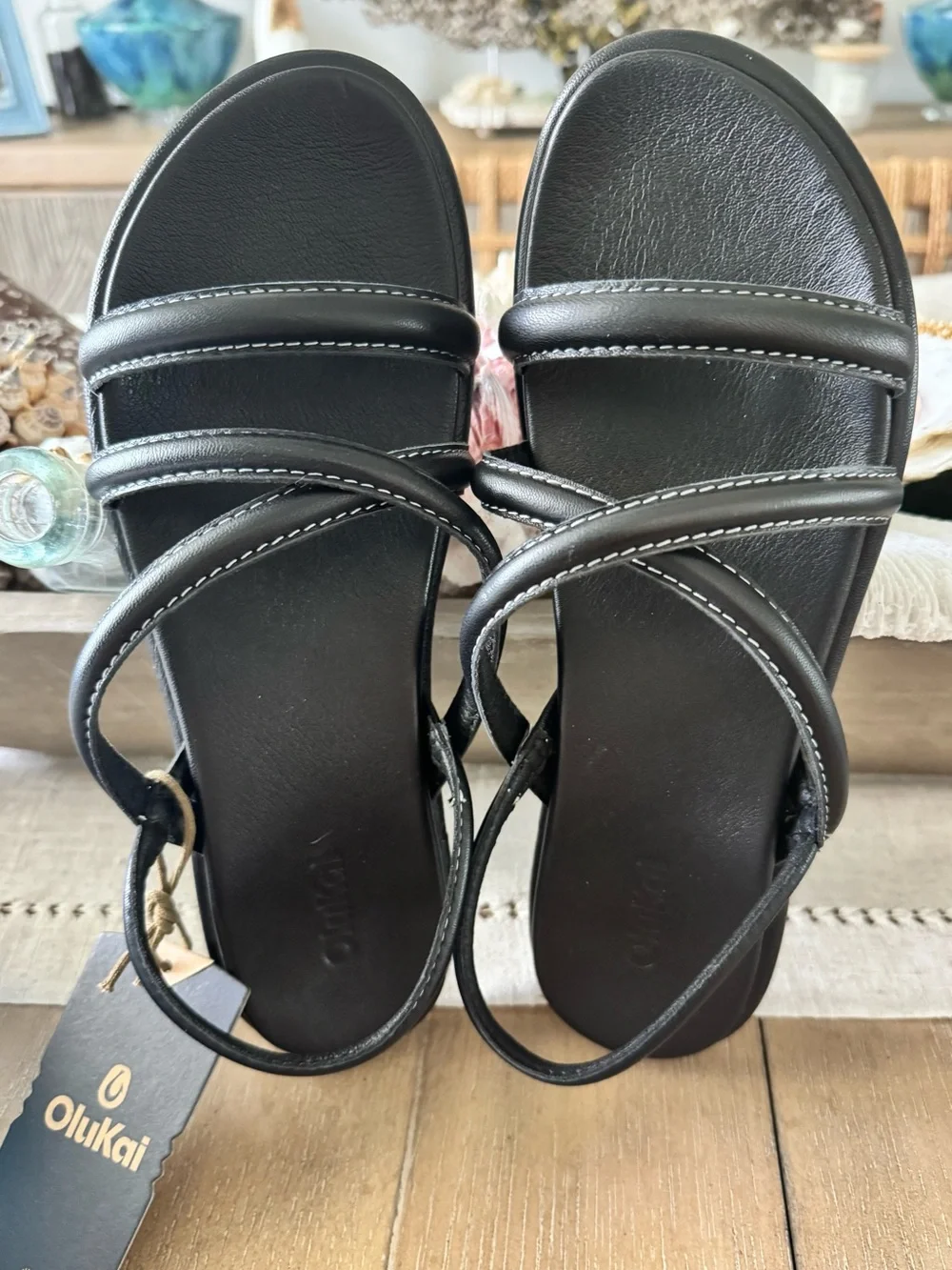 OLUKAI WOMEN'S LEATHER TIARE STRAPPY SANDALS, BLACK, NWT, SIZE 9 (EUR 39)